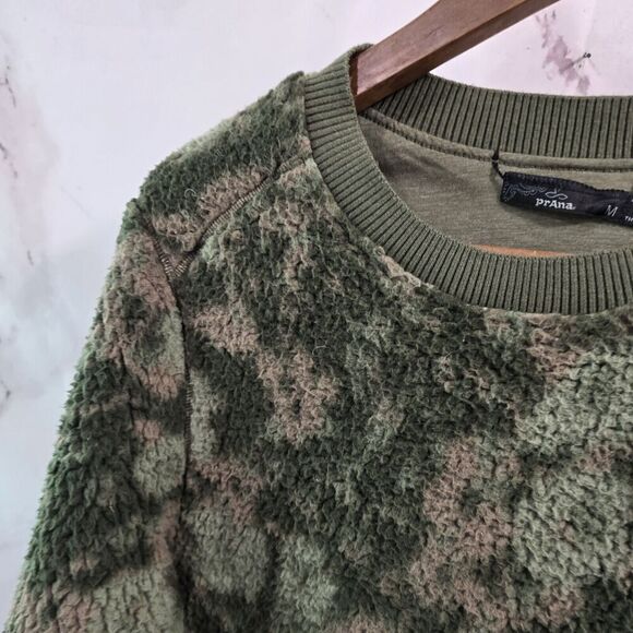 Prana Sweatshirt Women Medium Green Camo Sherpa Teddy Polar Escape Kangaroo Crew - Picture 2 of 11